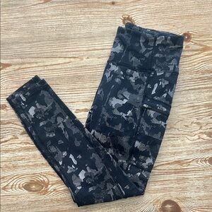Title Nine Women's Black & Gray Camo Leggings